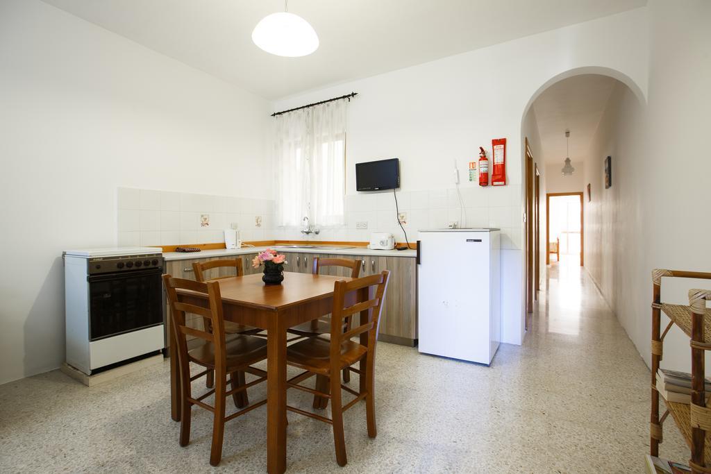 Dolphin Court Apartment Marsalforn Ngoại thất bức ảnh